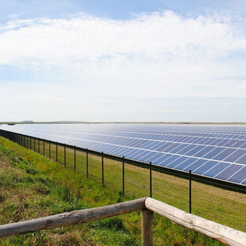 ভারী দায়িত্ব গ্রাউন্ড সোলার মাউন্টিং ব্র্যাকেটগুলি স্পষ্ট সারিবদ্ধতার জন্য এক্সট্রুডেড অ্যালুমিনিয়াম সমর্থন রেল এবং নিয়মিত মাউন্টিং পায়ে বৈশিষ্ট্যযুক্ত